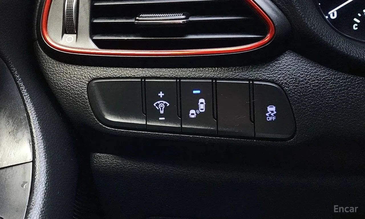 Hyundai I30 * 1.6 Turbo * , снимка 17 - Автомобили и джипове - 56726438