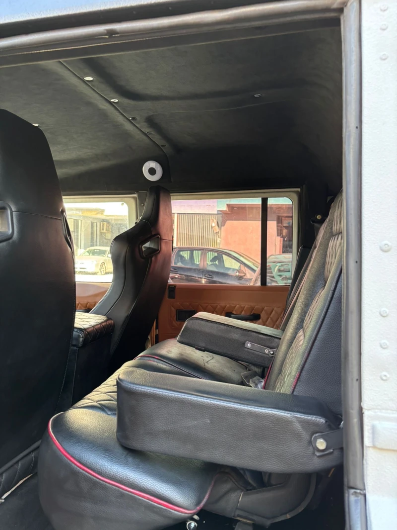 Land Rover Defender 110 Crew Cab Pick Up, снимка 9 - Автомобили и джипове - 52531326