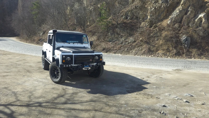 Land Rover Defender 110 Crew Cab Pick Up, снимка 10 - Автомобили и джипове - 49215740