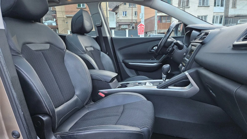 Renault Kadjar 1.5 Dci AVTOMAT/NAVIG/KLIMATRON/PANORAMA, снимка 12 - Автомобили и джипове - 53473898