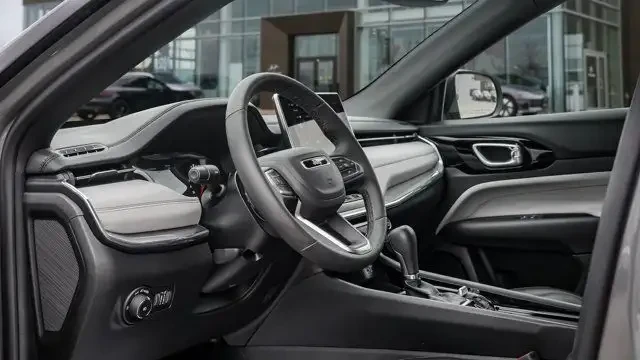 Jeep Compass * Limited 4x4 * CARFAX* ОПЦИЯ ЗА ФИНАНСИРАНЕ*  - изображение 7