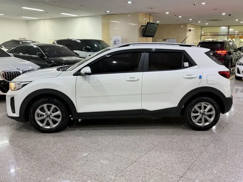 Kia Stonic 1.6 Deluxe, снимка 3 - Автомобили и джипове - 56118233