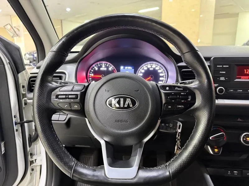 Kia Stonic 1.6 Deluxe, снимка 9 - Автомобили и джипове - 56118233