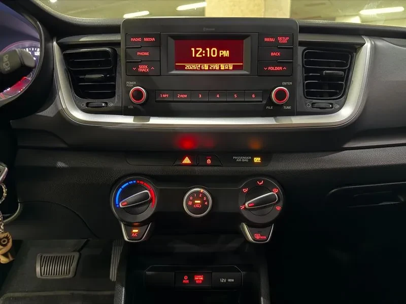 Kia Stonic 1.6 Deluxe, снимка 11 - Автомобили и джипове - 56118233