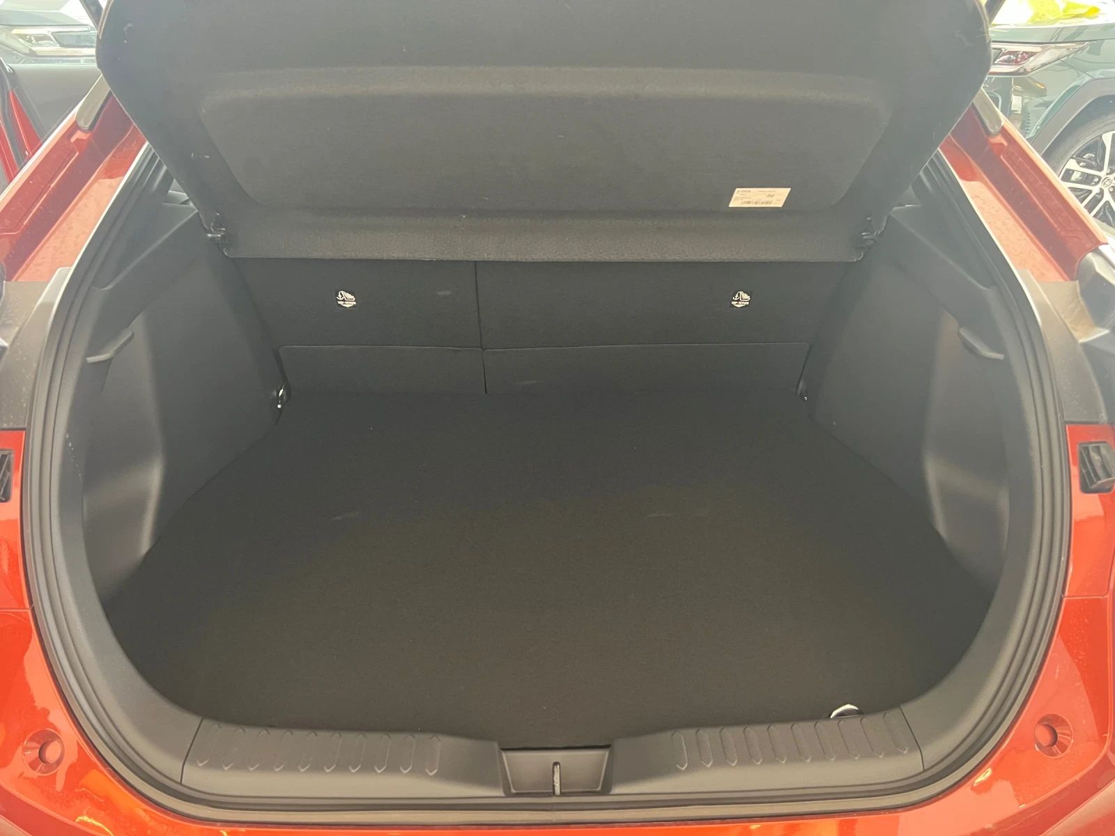 Toyota C-HR Club Bi-tone, снимка 10 - Автомобили и джипове - 54192826