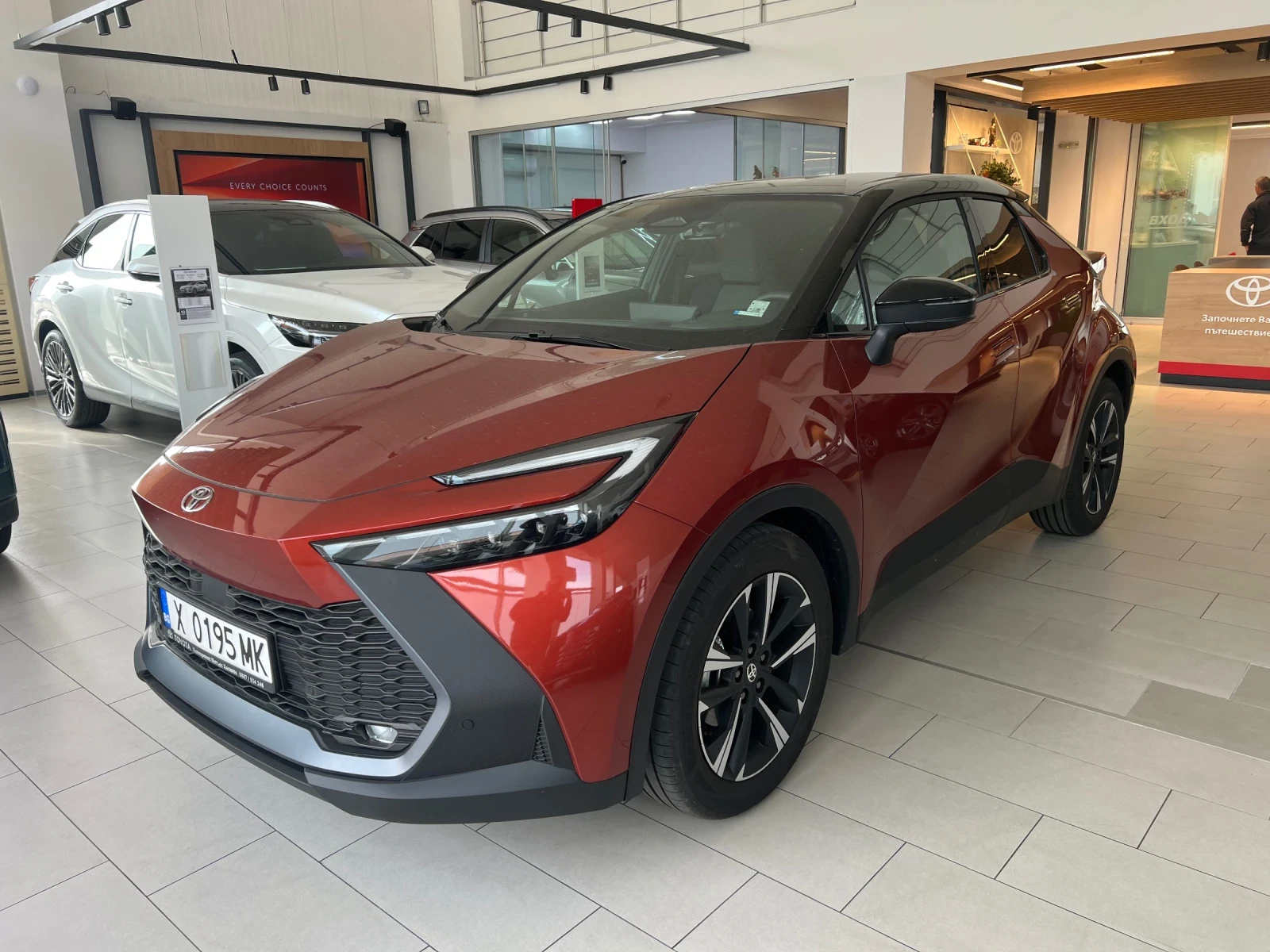 Toyota C-HR Club Bi-tone, снимка 2 - Автомобили и джипове - 54192826