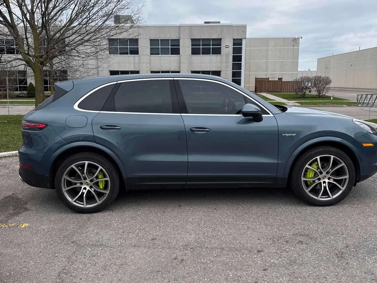 Porsche Cayenne E Hybrid  CARFAX, снимка 3 - Автомобили и джипове - 54254075