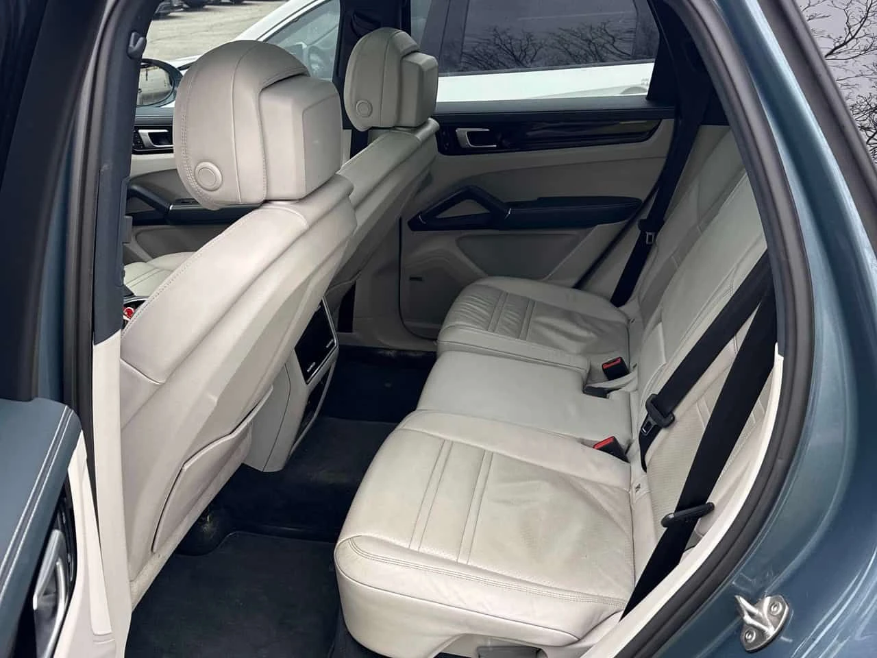 Porsche Cayenne E Hybrid  CARFAX, снимка 10 - Автомобили и джипове - 54254075