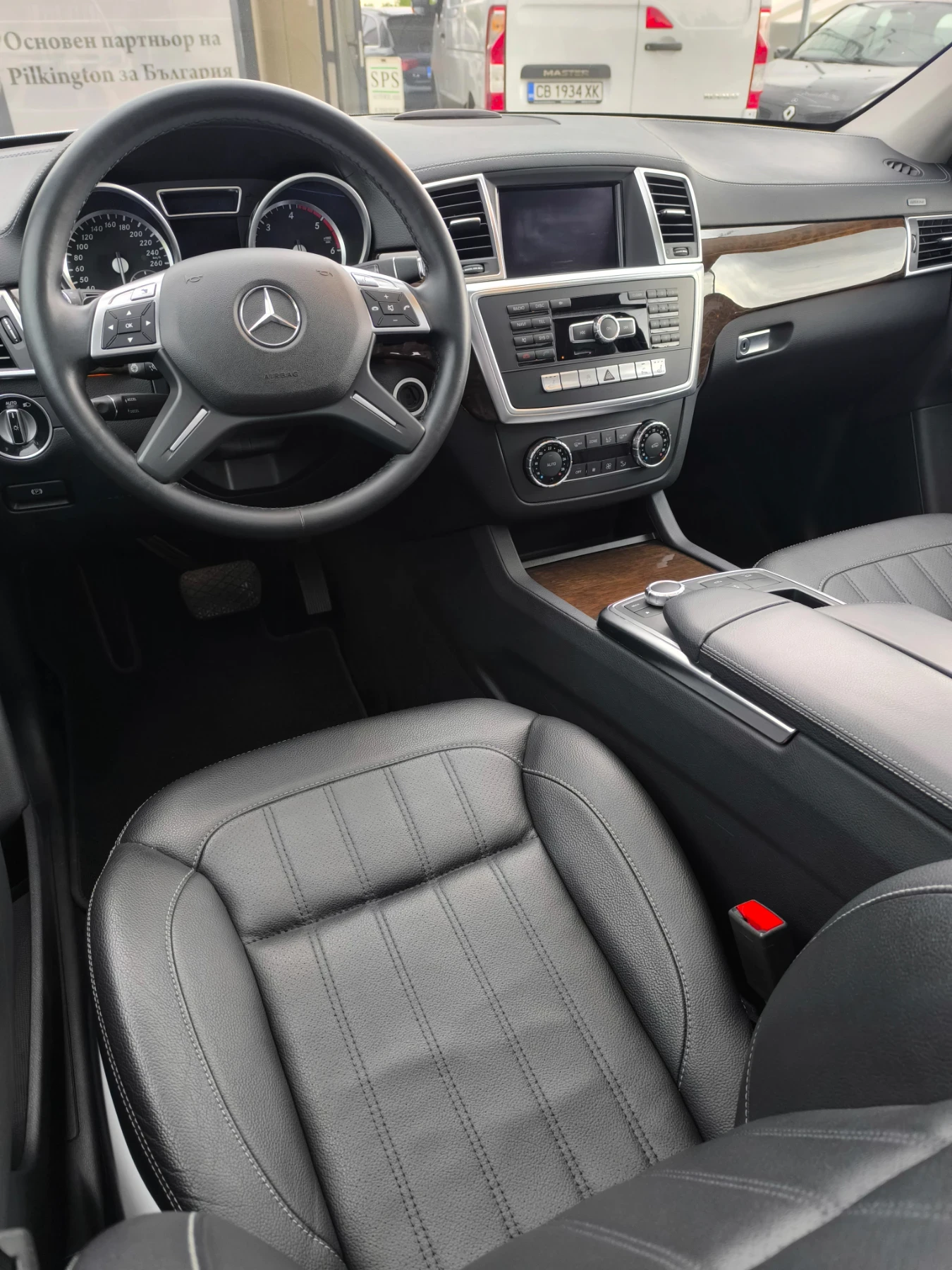 Mercedes-Benz GL 350 Bluetec 70к км Като нов! , снимка 12 - Автомобили и джипове - 55420581
