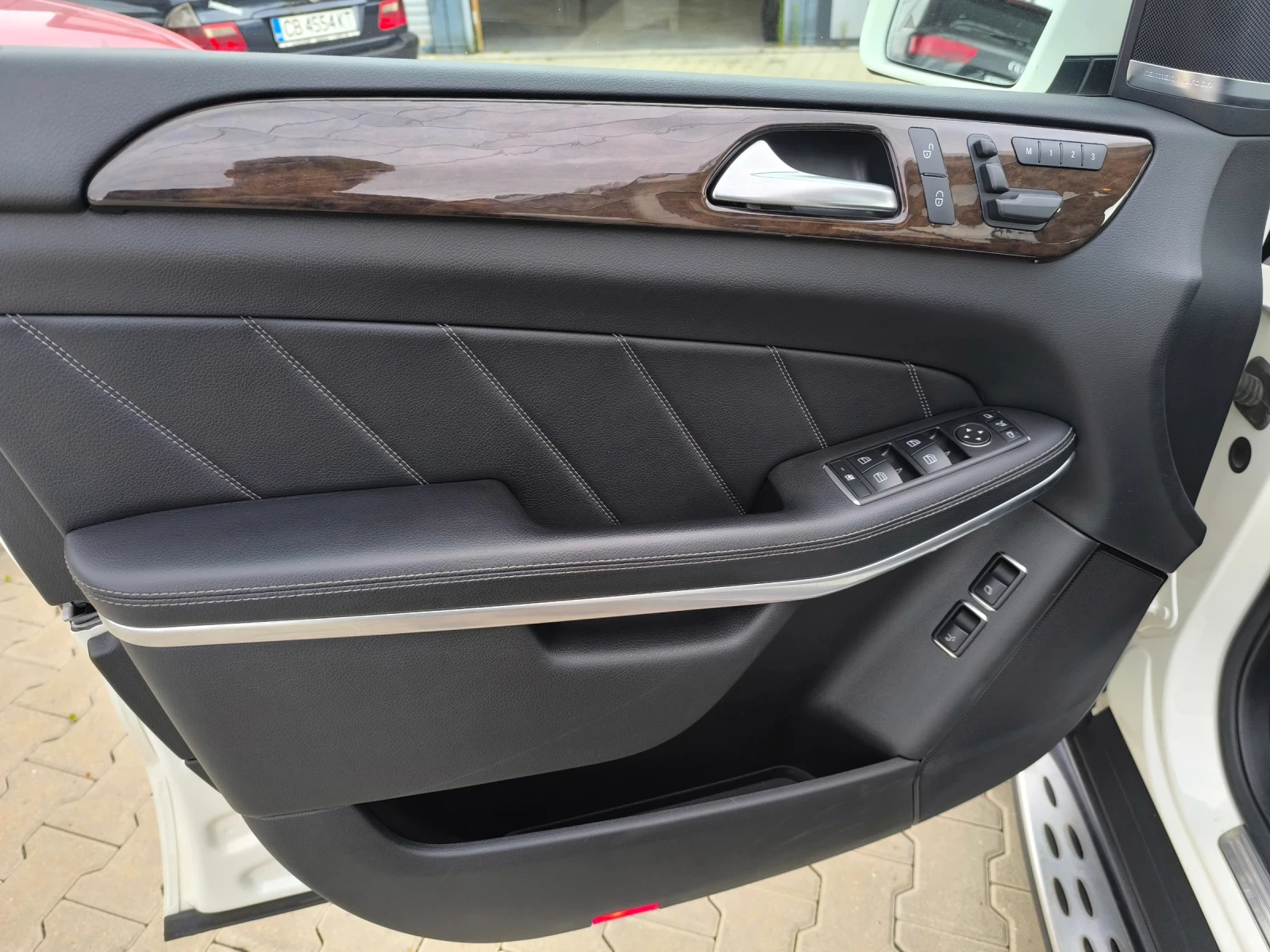 Mercedes-Benz GL 350 Bluetec 70к км Като нов! , снимка 13 - Автомобили и джипове - 55420581