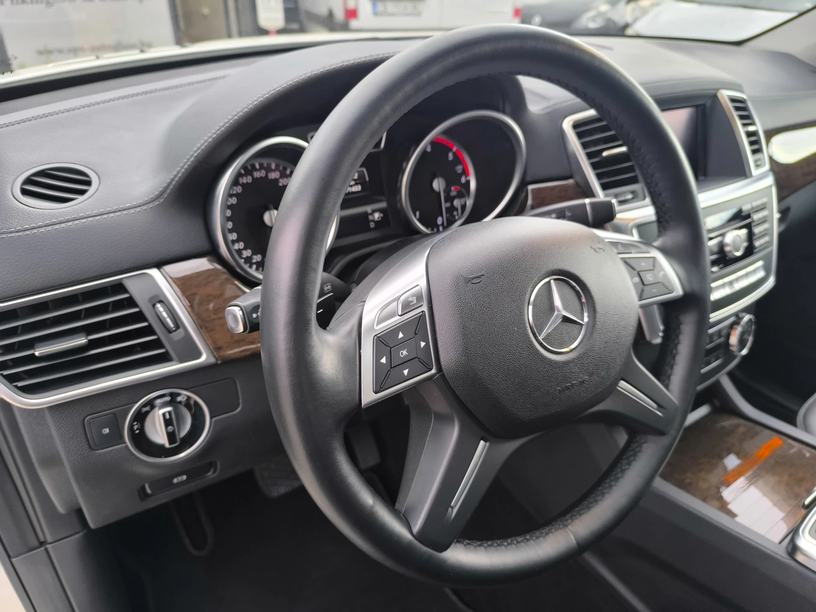 Mercedes-Benz GL 350 Bluetec 70к км Като нов! , снимка 15 - Автомобили и джипове - 55420581