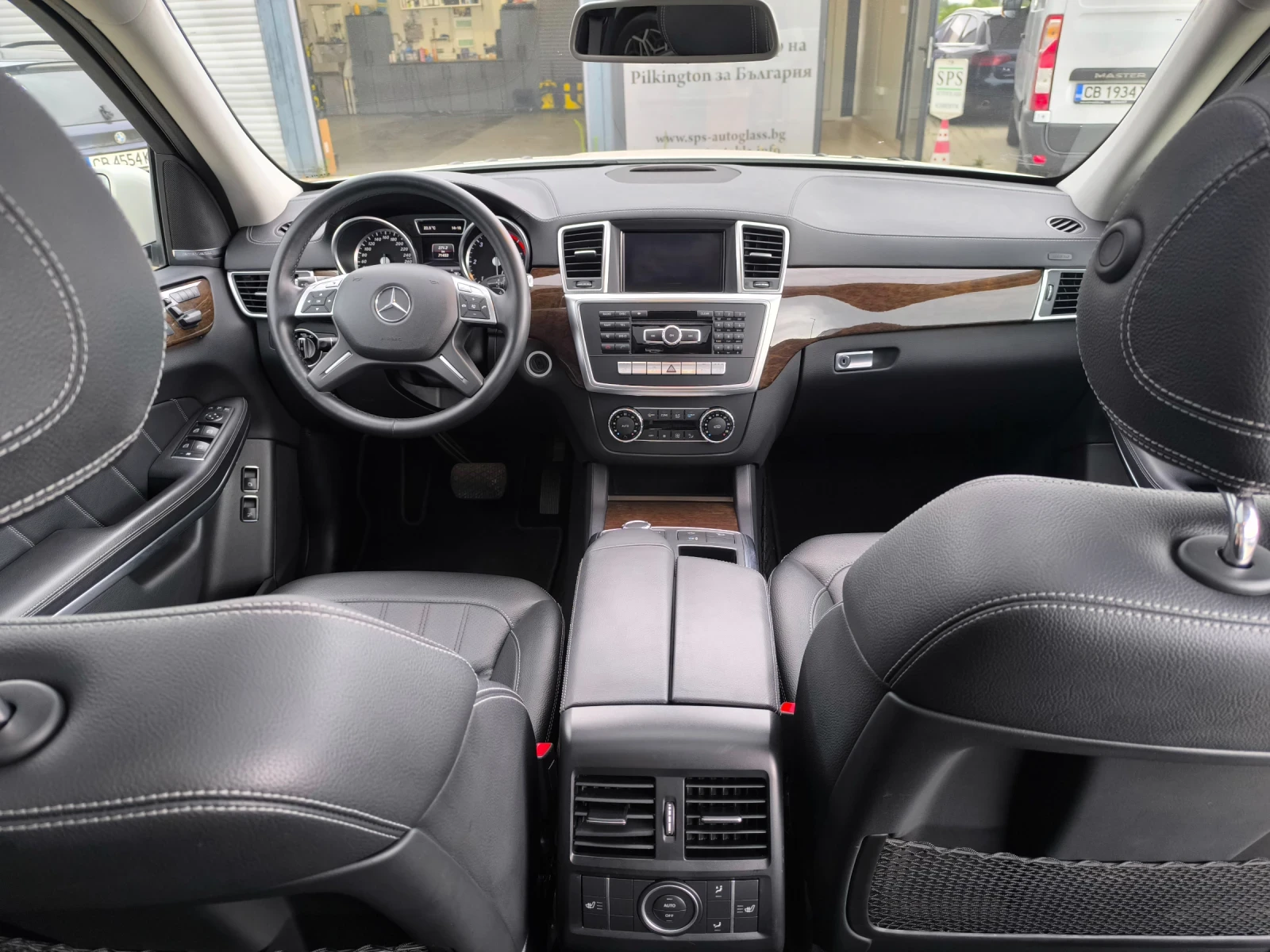 Mercedes-Benz GL 350 Bluetec 70к км Като нов! , снимка 11 - Автомобили и джипове - 55420581