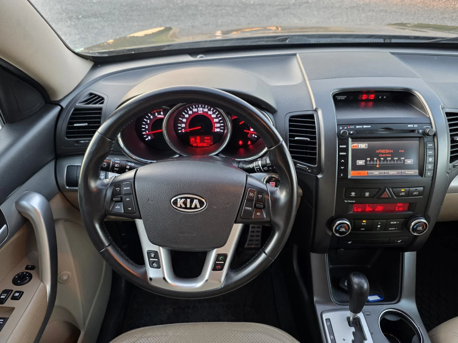 Kia Sorento 2.2crdi 197p.s Кожа , Нави, Камера, Кейлес, , снимка 8 - Автомобили и джипове - 55729622