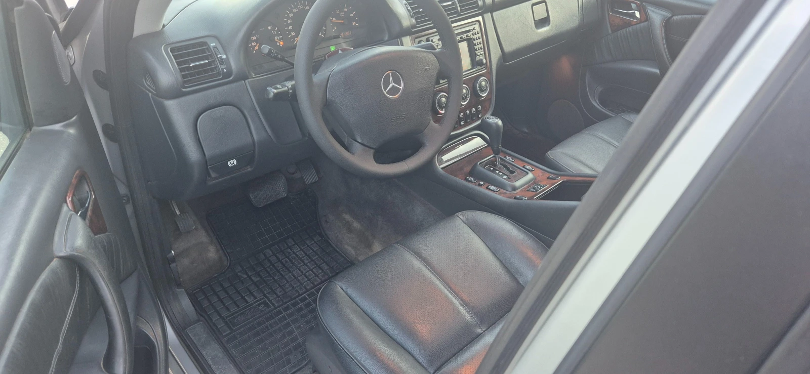 Mercedes-Benz ML 270 2.7cdi* NAVI* AVTOMAT* KOJA* 7места* Теглич, снимка 3 - Автомобили и джипове - 55779918