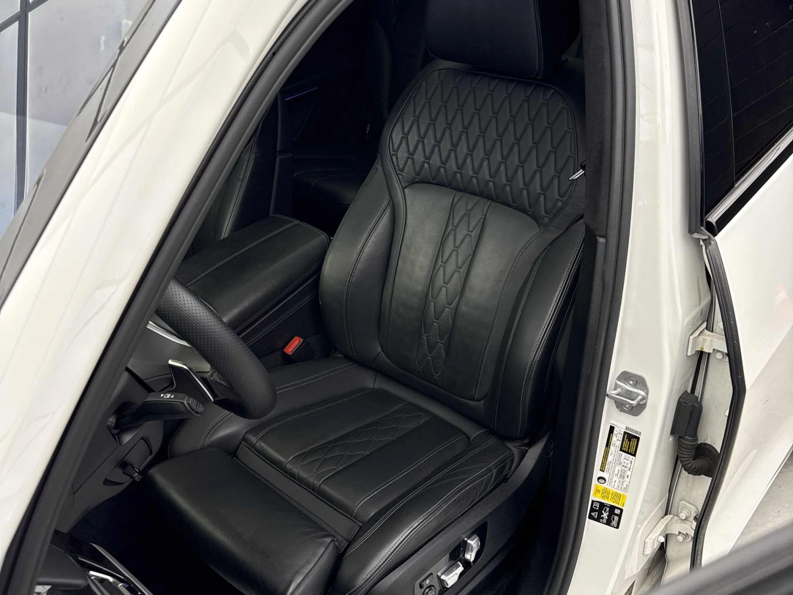 BMW X7 40i xDrive / M пакет / Панорама / 7 места, снимка 10 - Автомобили и джипове - 56136415