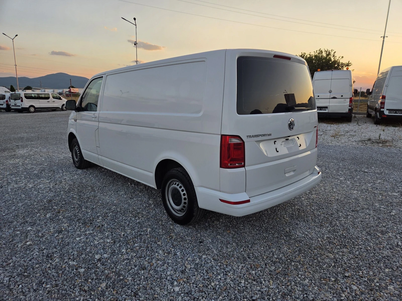 VW Transporter 2.0TDI, 4 x 4, Клима, Нави, Автомат - изображение 3