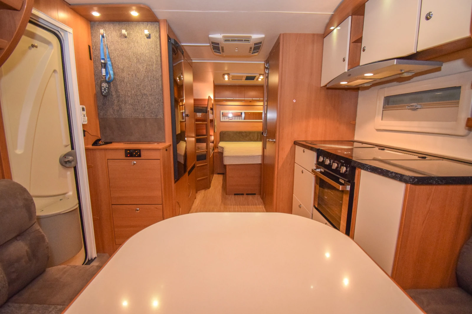 Каравана LMC Münsterland Scandica 571 K, снимка 9 - Каравани и кемпери - 54841865