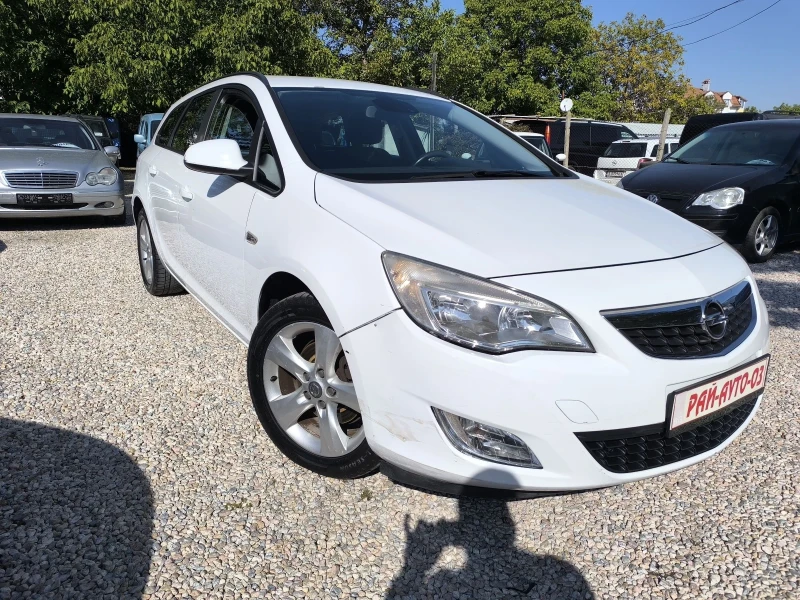 Opel Astra Sport tourer , снимка 2 - Автомобили и джипове - 47371569