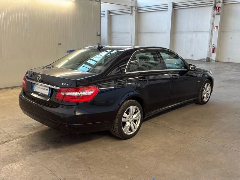 Mercedes-Benz E 220 * Avantgarde* 7G* СЕРВИЗНА ИСТОРИЯ* , снимка 3 - Автомобили и джипове - 54368549