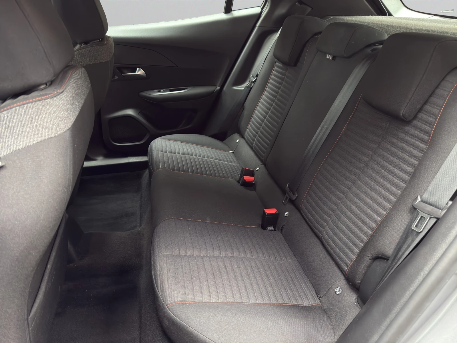 Peugeot 2008 ACTIVE PACK 1.2 130 EAT8   06.2026 . | Mobile.bg   12