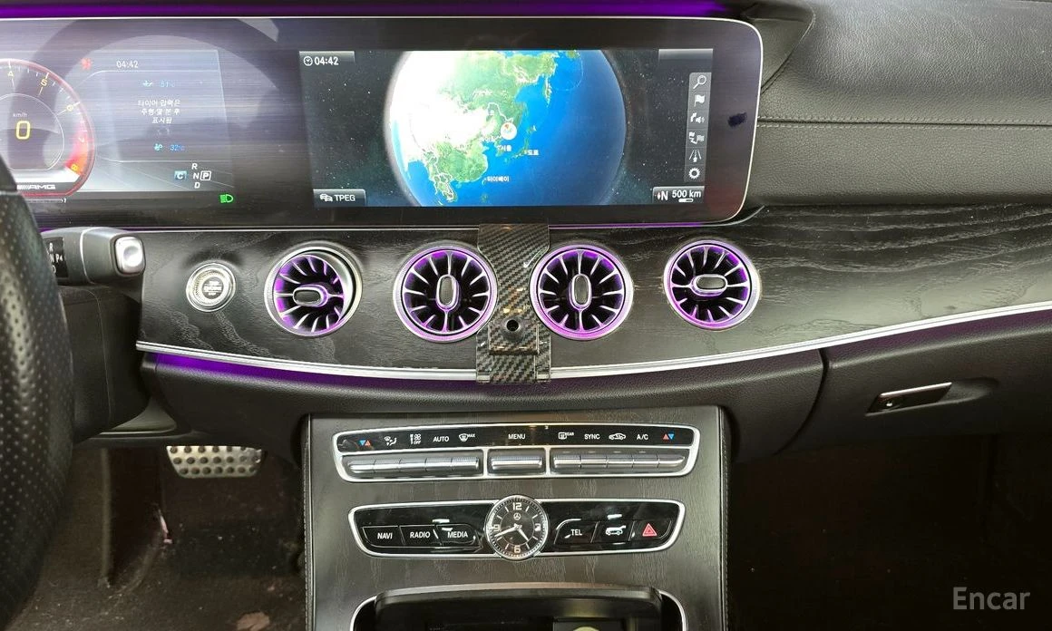 Mercedes-Benz E 220 d* COUPE* AMG* HEAD-UP* ПАНОРАМА* ПОДГРЕВ* КАМЕРА, снимка 12 - Автомобили и джипове - 54215383