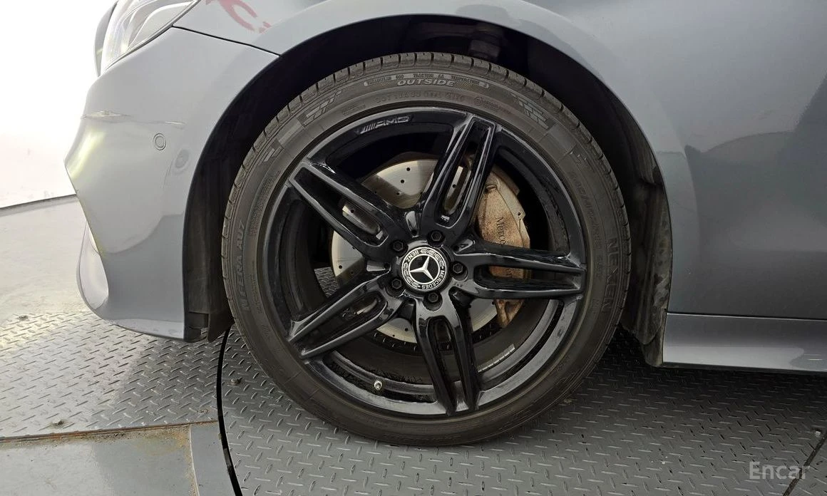 Mercedes-Benz E 220 d* COUPE* AMG* HEAD-UP* ПАНОРАМА* ПОДГРЕВ* КАМЕРА, снимка 5 - Автомобили и джипове - 54215383