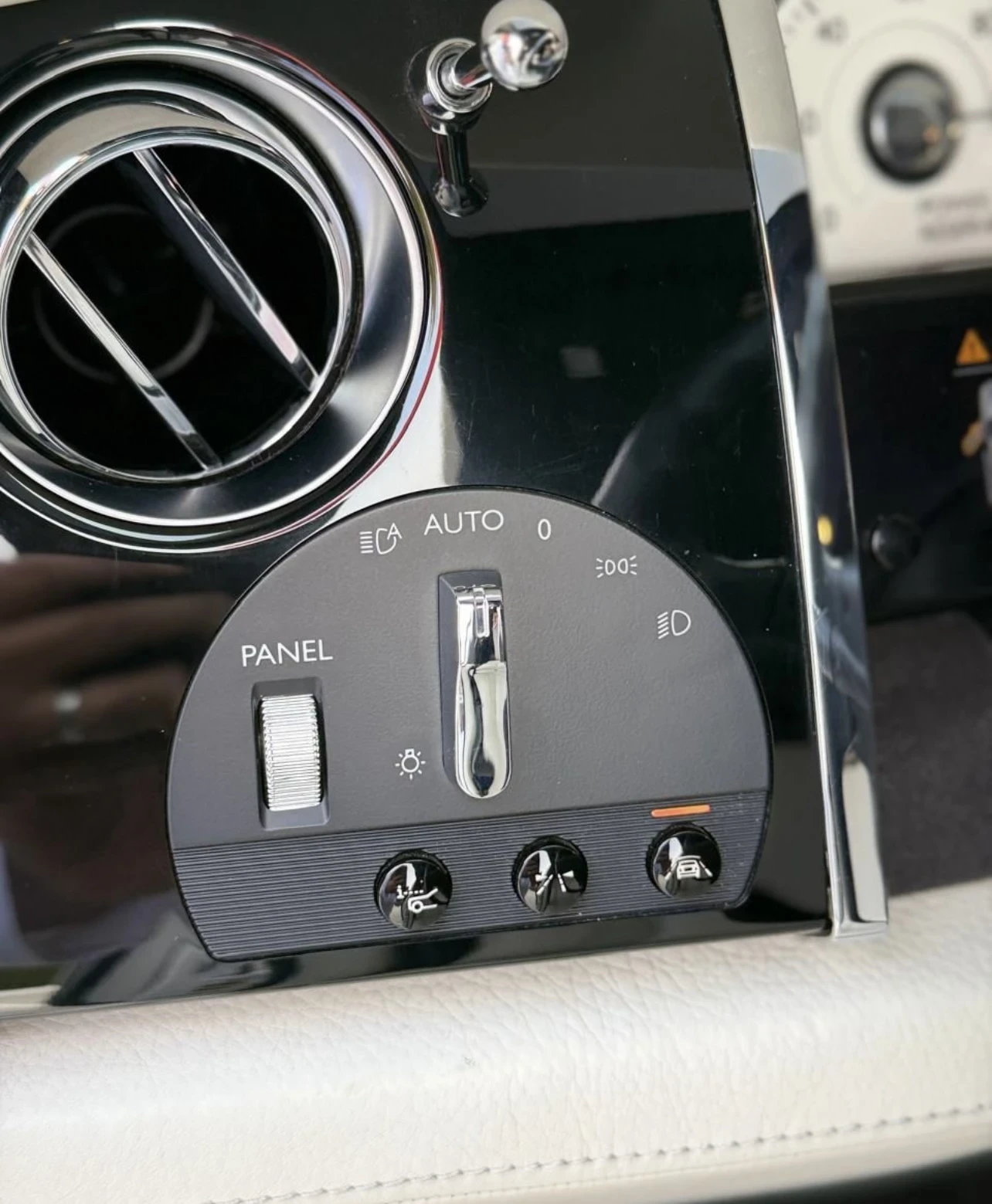 Rolls-Royce Ghost Bracket Helios Interior | Mobile.bg � ����������� 11
