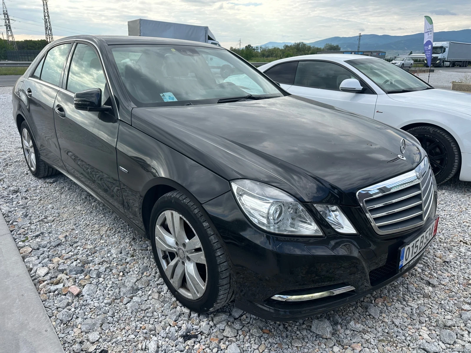 Mercedes-Benz E 220 * Avantgarde* 7G* СЕРВИЗНА ИСТОРИЯ* , снимка 2 - Автомобили и джипове - 54368549