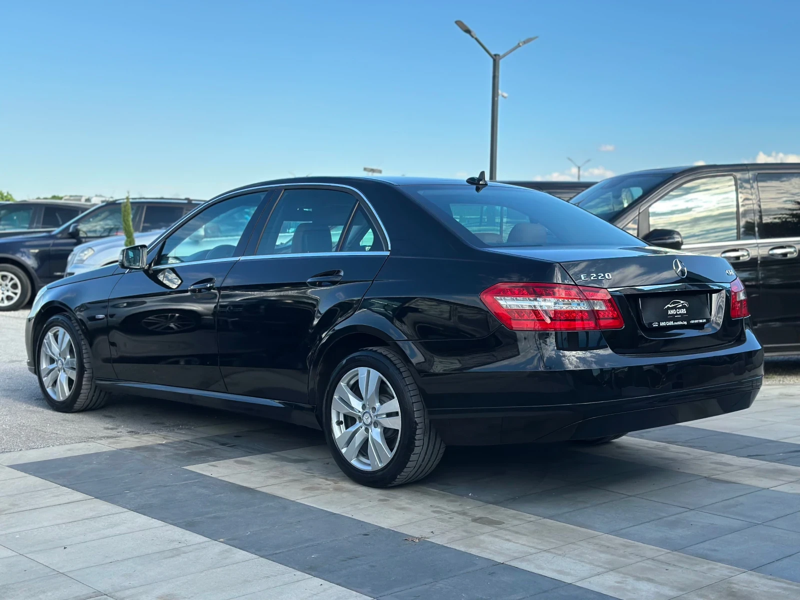 Mercedes-Benz E 220 * Avantgarde* 7G* СЕРВИЗНА ИСТОРИЯ* , снимка 4 - Автомобили и джипове - 54368549