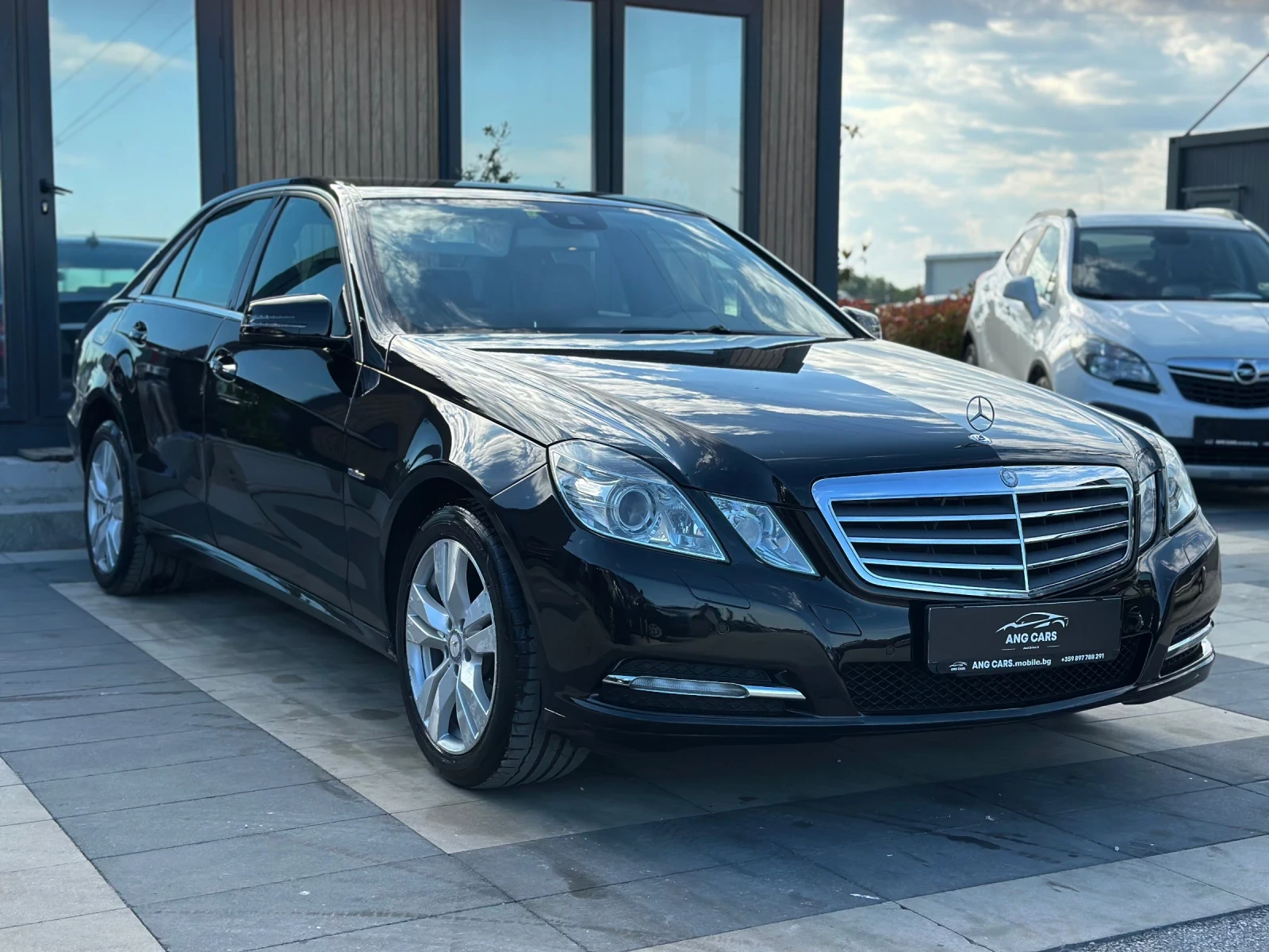 Mercedes-Benz E 220 * Avantgarde* 7G* СЕРВИЗНА ИСТОРИЯ* , снимка 2 - Автомобили и джипове - 54368549