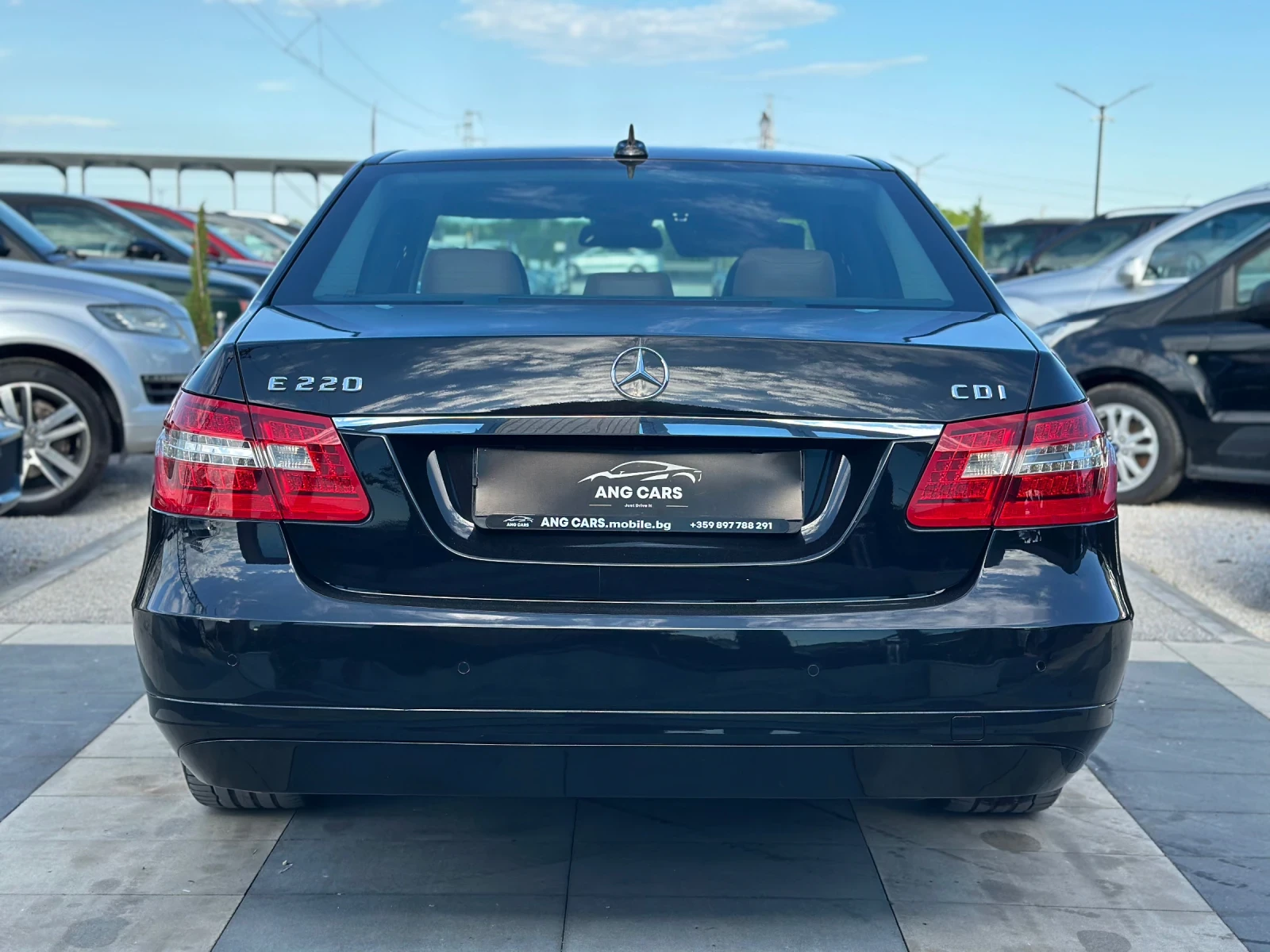 Mercedes-Benz E 220 * Avantgarde* 7G* СЕРВИЗНА ИСТОРИЯ* , снимка 8 - Автомобили и джипове - 54368549