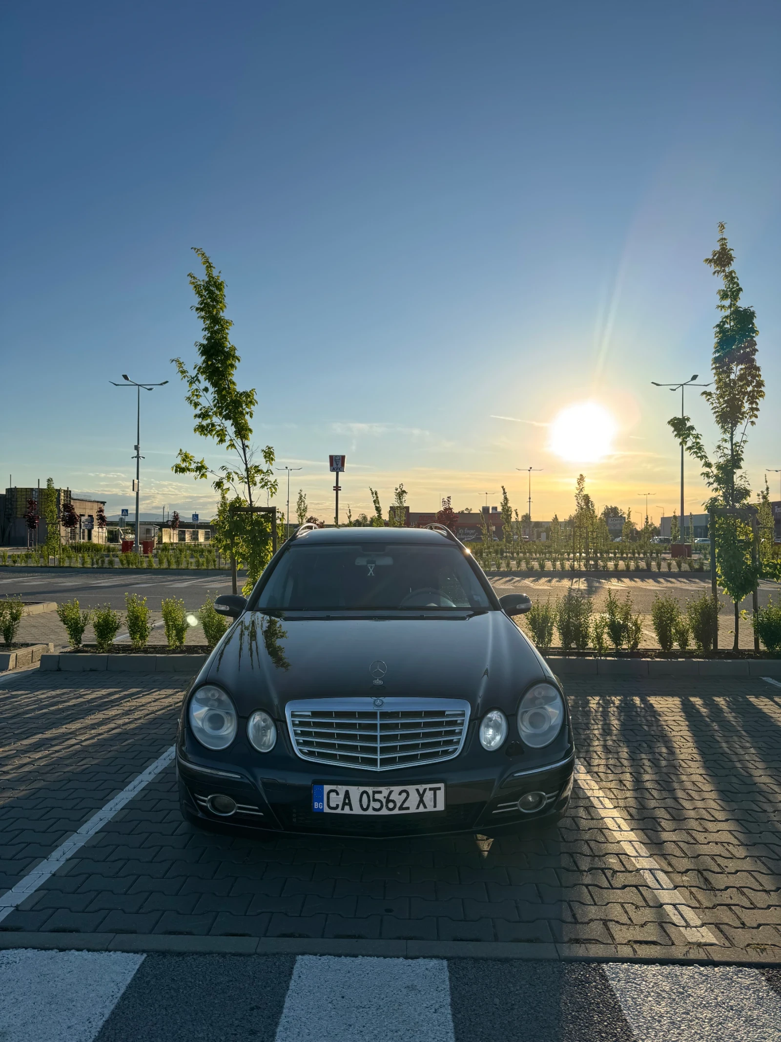 Mercedes-Benz E 270, снимка 2 - Автомобили и джипове - 54654979