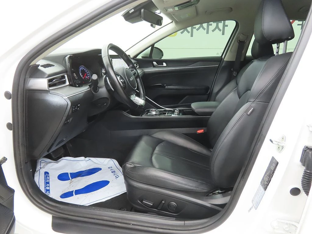 Kia K5 2.0* PRESTIGE* ПОДГРЕВ* ОБДУХВАНЕ* КАМЕРА* КЕЙЛЕС*, снимка 13 - Автомобили и джипове - 54996674