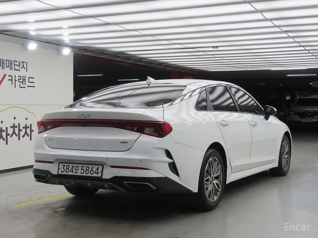 Kia K5 2.0* PRESTIGE* ПОДГРЕВ* ОБДУХВАНЕ* КАМЕРА* КЕЙЛЕС*, снимка 2 - Автомобили и джипове - 54996674