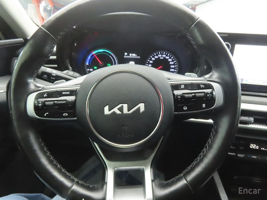 Kia K5 2.0* PRESTIGE* ПОДГРЕВ* ОБДУХВАНЕ* КАМЕРА* КЕЙЛЕС*, снимка 8 - Автомобили и джипове - 54996674