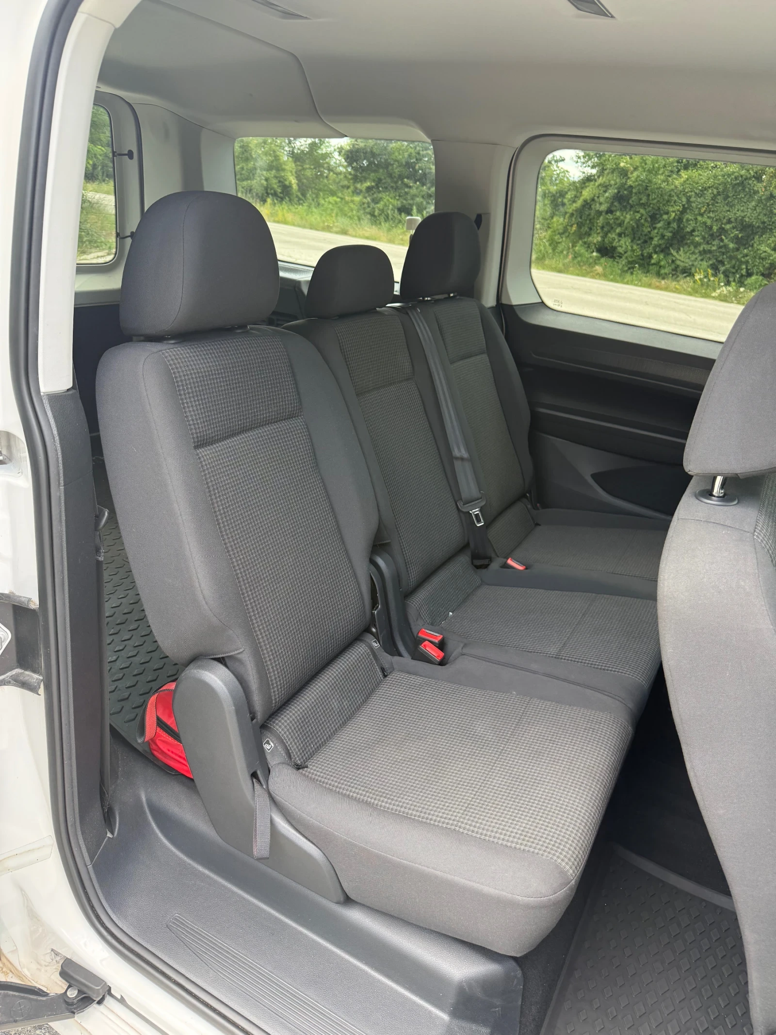 VW Caddy 2.0 TDI Maxi, снимка 5 - Автомобили и джипове - 55175360