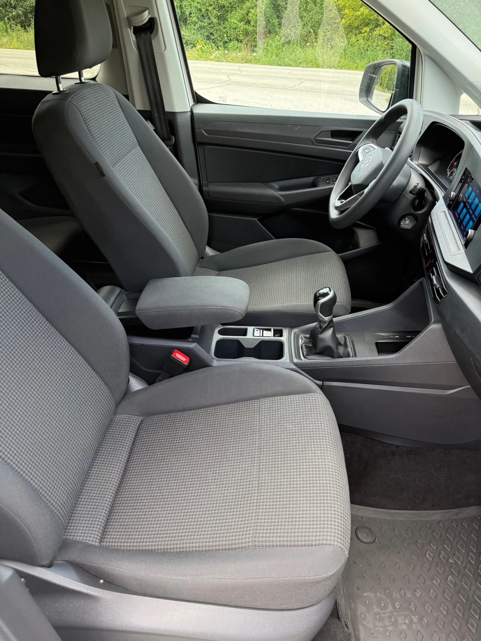 VW Caddy 2.0 TDI Maxi, снимка 6 - Автомобили и джипове - 55175360