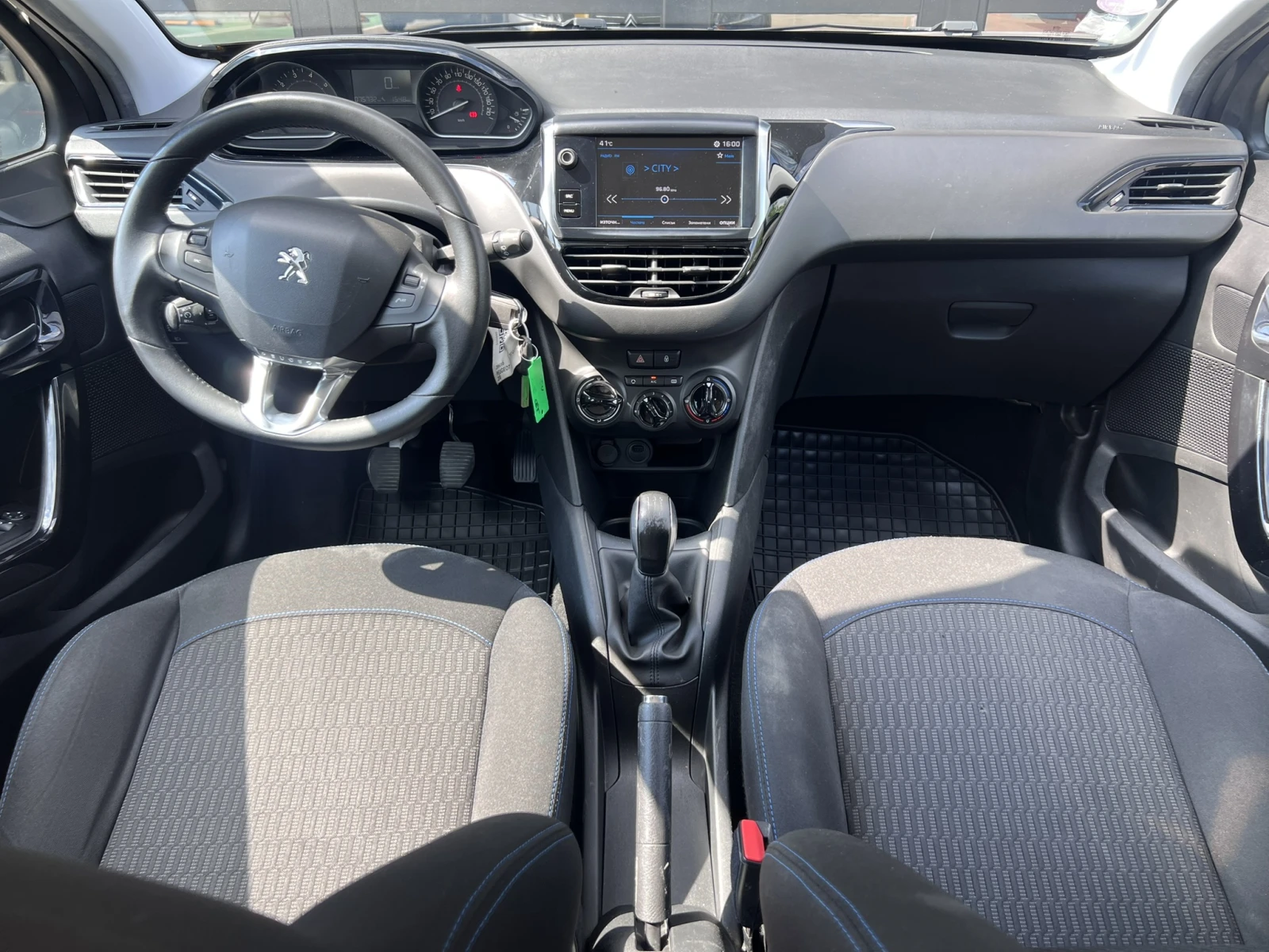 Peugeot 208 1.2 PureTech, снимка 12 - Автомобили и джипове - 55346680