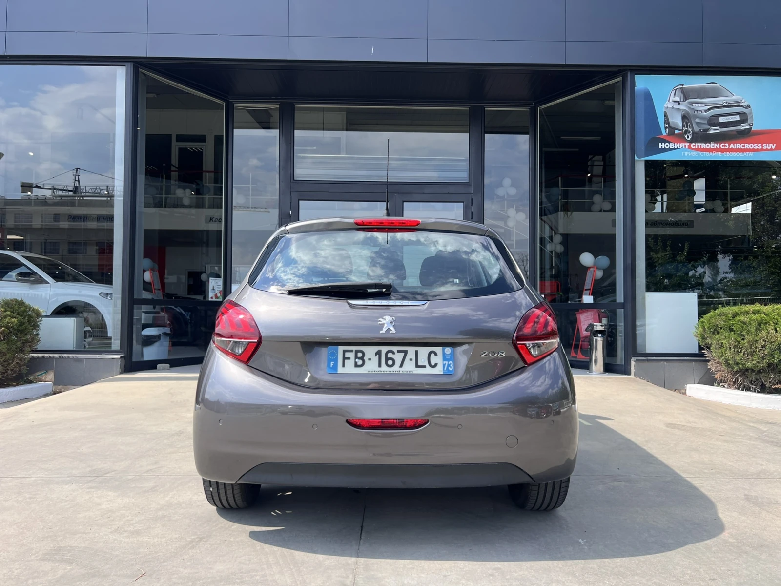 Peugeot 208 1.2 PureTech, снимка 8 - Автомобили и джипове - 55346680