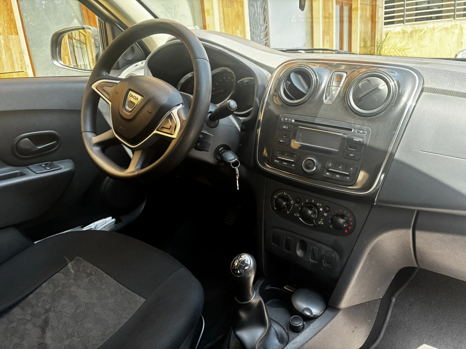 Dacia Logan, снимка 14 - Автомобили и джипове - 55584132