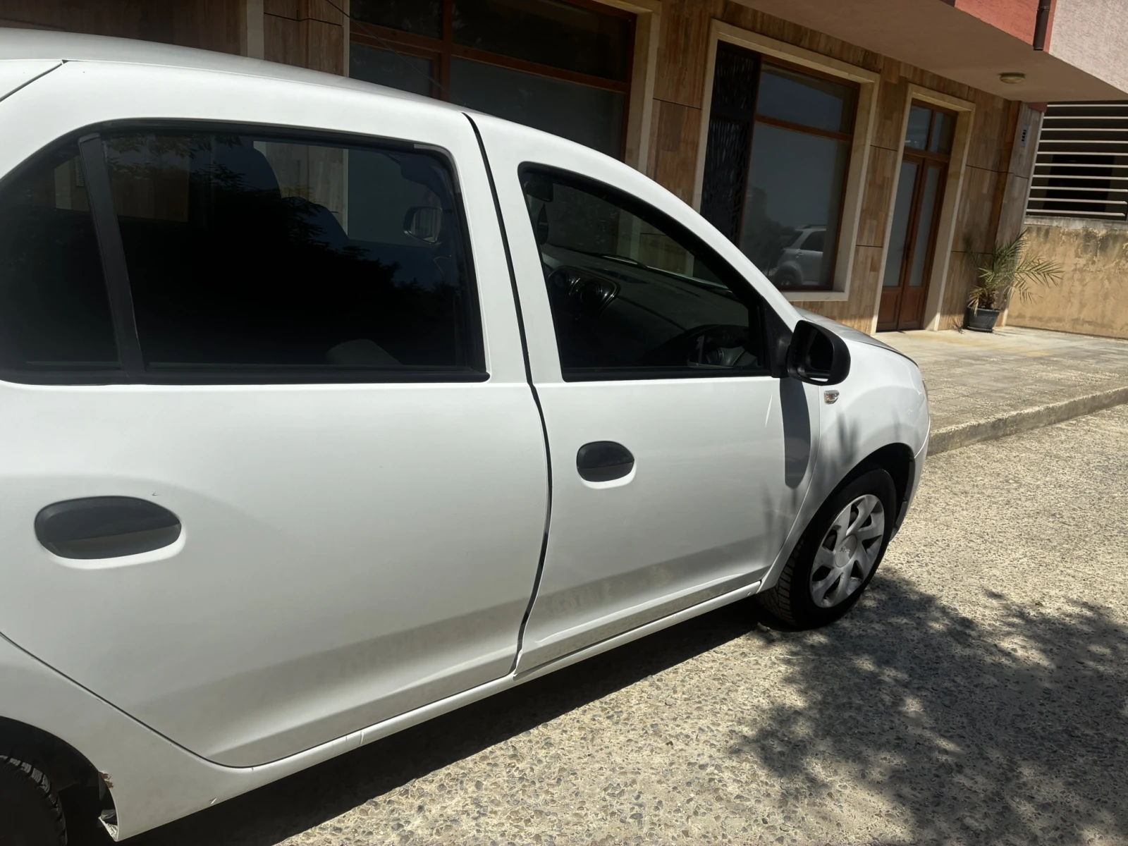 Dacia Logan, снимка 9 - Автомобили и джипове - 55584132