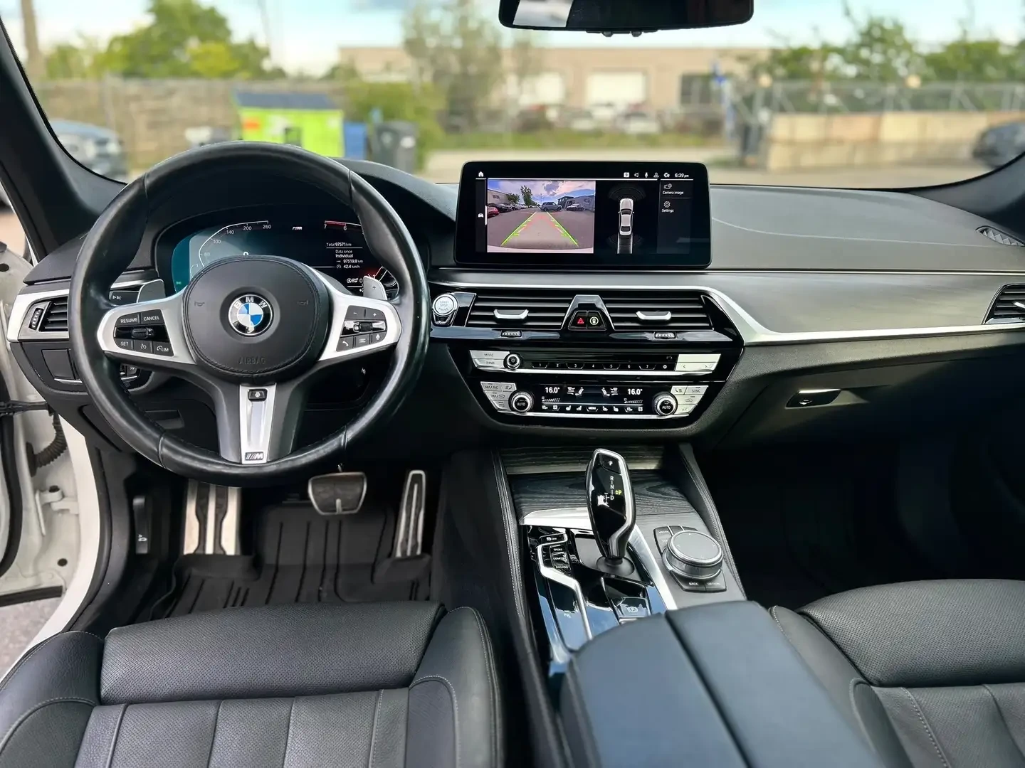 BMW 530 530i xDrive Sedan, снимка 9 - Автомобили и джипове - 55669999