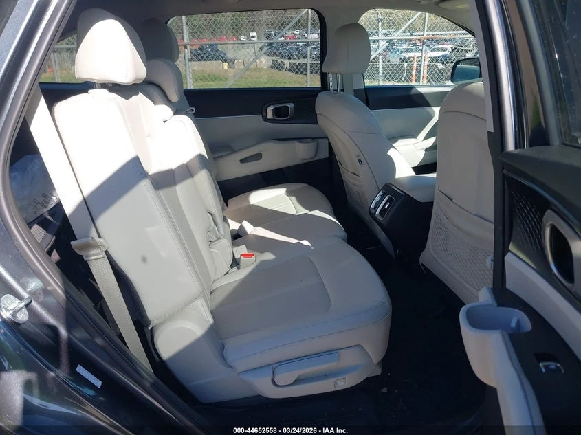 Kia Sorento 2.5l S, снимка 8 - Автомобили и джипове - 54315428