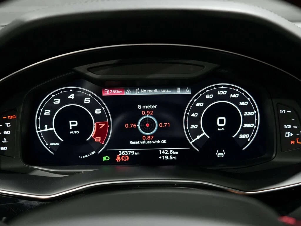 Audi RSQ8 4.0T quattro AWD* АвтоКредит * (Цена до БГ), снимка 14 - Автомобили и джипове - 55426225