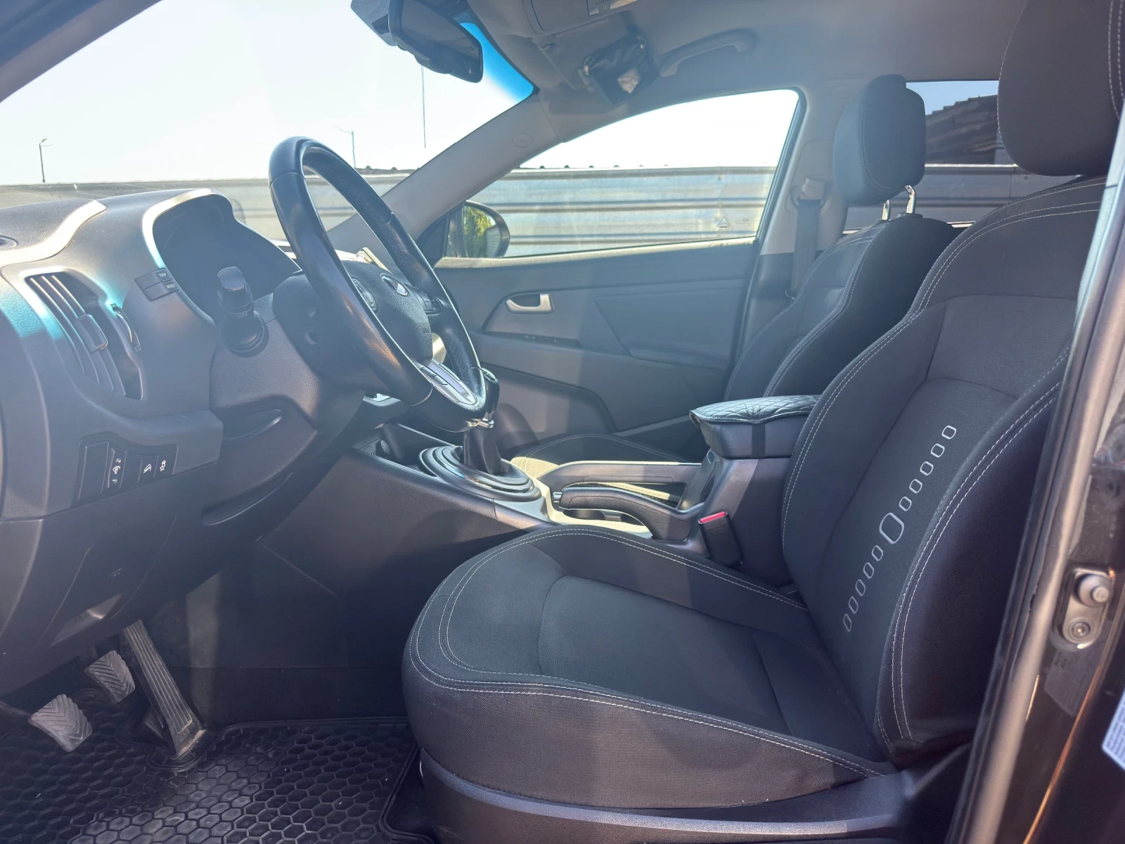 Kia Sportage 1.6 BENZIN/97000km, снимка 8 - Автомобили и джипове - 56002125