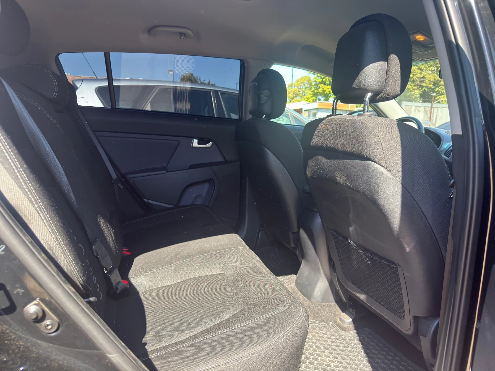 Kia Sportage 1.6 BENZIN/97000km, снимка 11 - Автомобили и джипове - 56002125
