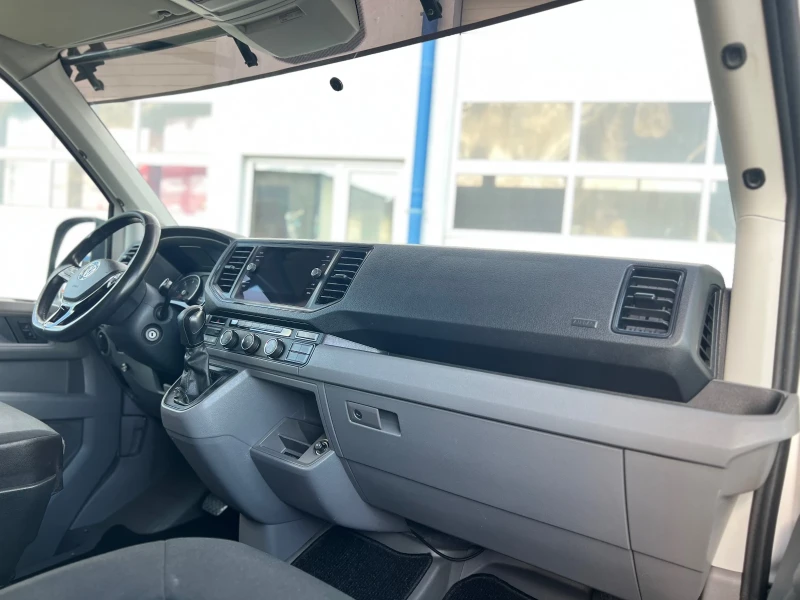 VW Crafter 2020г / 4.45 дължина / Падащ борд / Б-категория, снимка 15 - Бусове и автобуси - 52503443