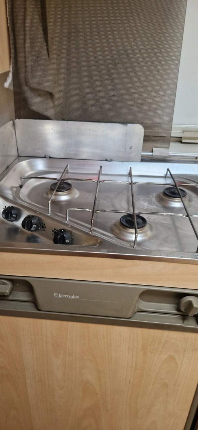 Каравана Beyerland Sprinter 460, снимка 10 - Каравани и кемпери - 52530744