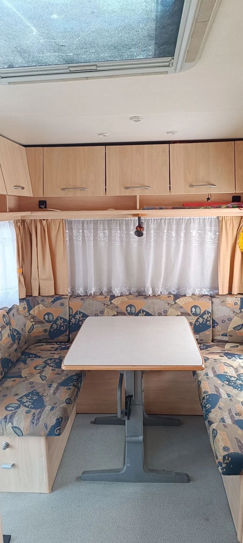 Каравана Beyerland Sprinter 460, снимка 7 - Каравани и кемпери - 52530744