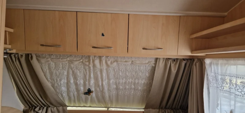 Каравана Beyerland Sprinter 460, снимка 9 - Каравани и кемпери - 52530744